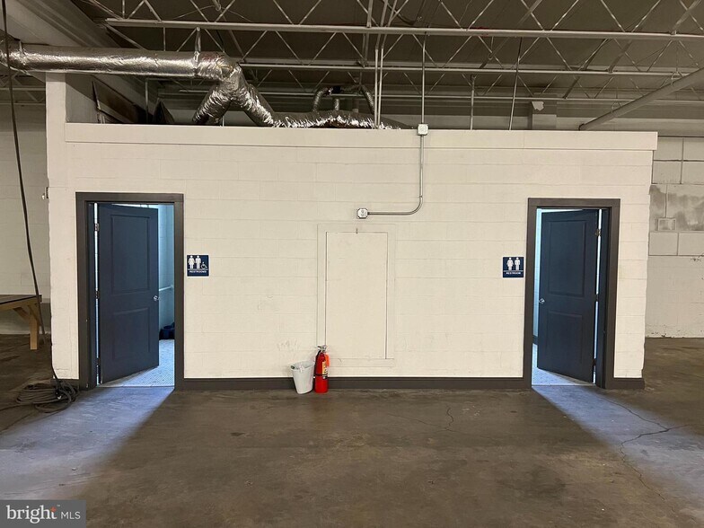 More Photos Of 301 SE 4th St, Milford Light Manufacturing For Lease