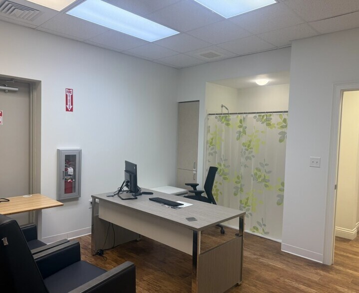 More Photos Of 5540-5550 N Farmer Branch Rd, Ozark General Retail For Sale