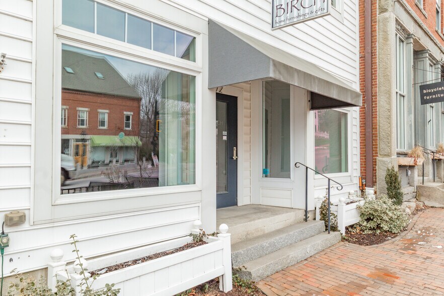 More Photos Of 72 Main St, Wiscasset Storefront Retail Residential For Sale
