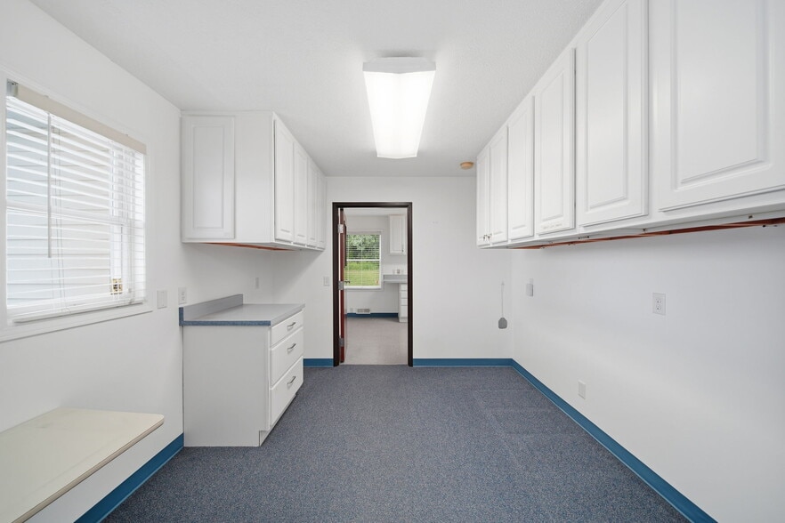 More Photos Of 3165 County Farm Rd, Jackson Storefront Retail Office For Sale