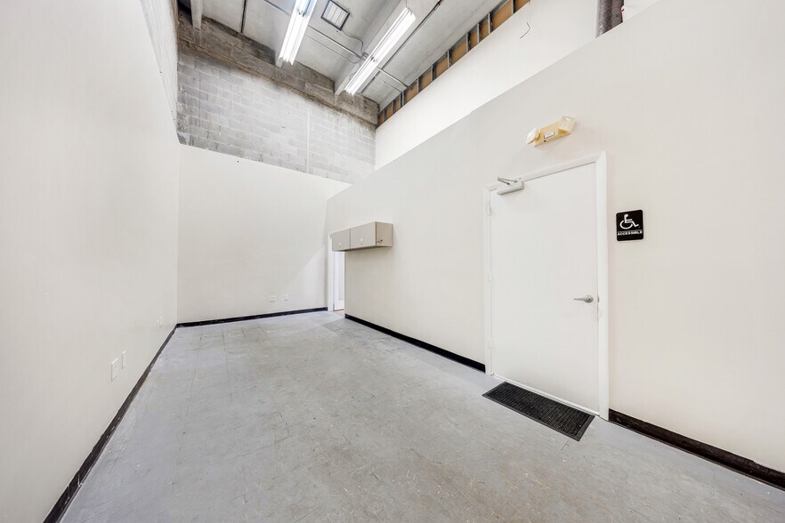 More Photos Of 11965 SW 142nd Ter, Miami Light Distribution For Lease