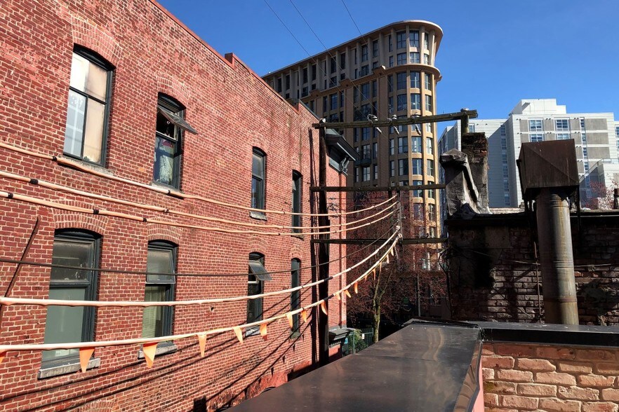 More Photos Of 5 W Hastings St, Vancouver Apartments For Lease