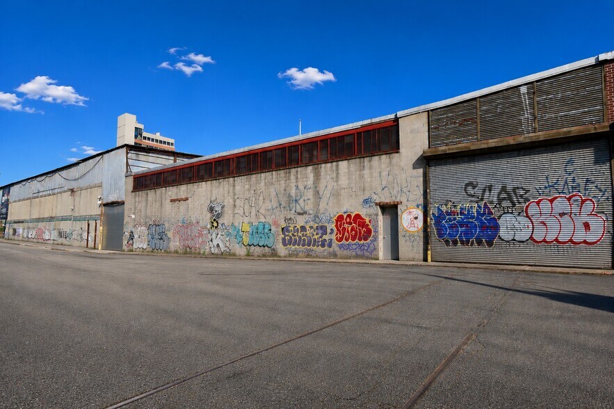 More Photos Of 585 Meserole St, Brooklyn Warehouse For Sale