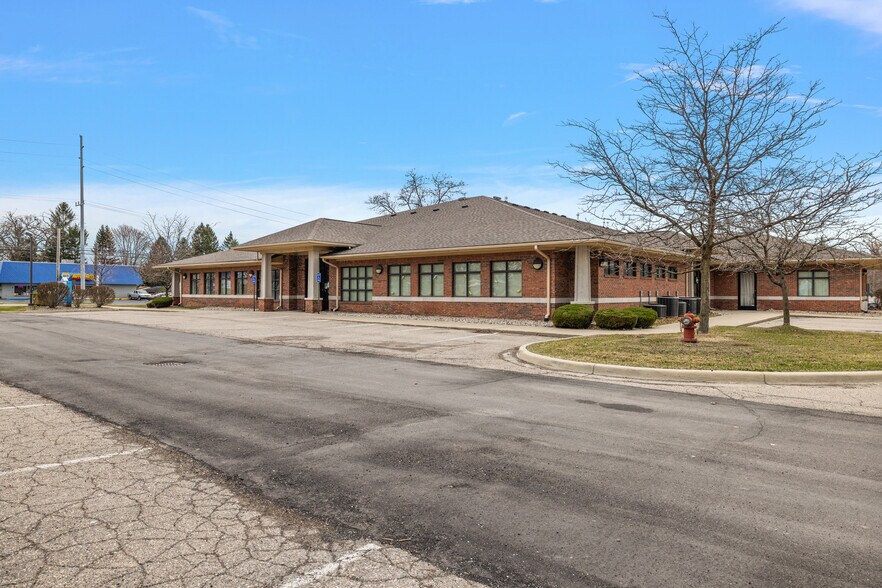 More Photos Of 2455 Union Lake Rd, Commerce Township Medical For Sale