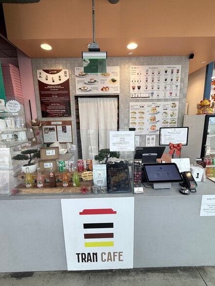 More Photos Of 3032 Wilshire Blvd, Santa Monica Storefront For Lease