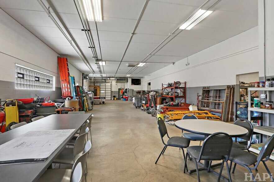 More Photos Of 1350 Chase St, Algonquin Manufacturing For Sale