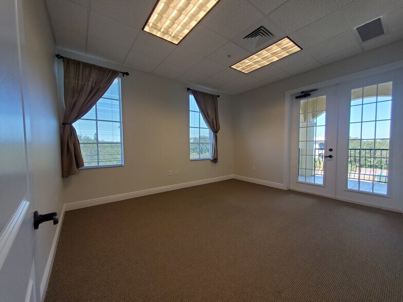 More Photos Of 2639 Fruitville Rd, Sarasota Medical For Lease