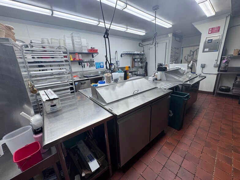More Photos Of 14554 Big Basin Way, Saratoga Storefront Retail Office For Lease