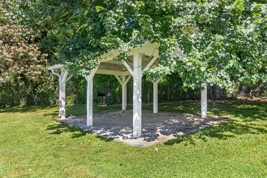 More Photos Of 105 Foothills Rd, Pikeville Multifamily For Sale