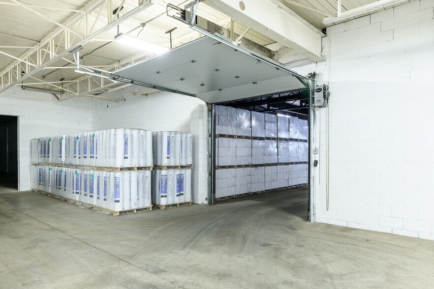 More Photos Of 260 Centre St, Petrolia Warehouse For Lease