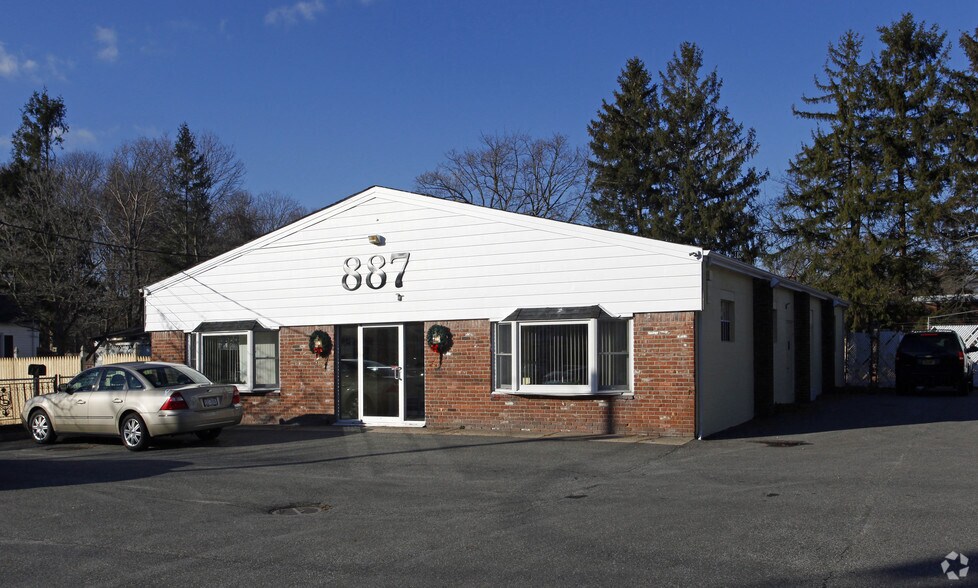 Primary Photo Of 887 Church St, Bohemia Medical For Lease