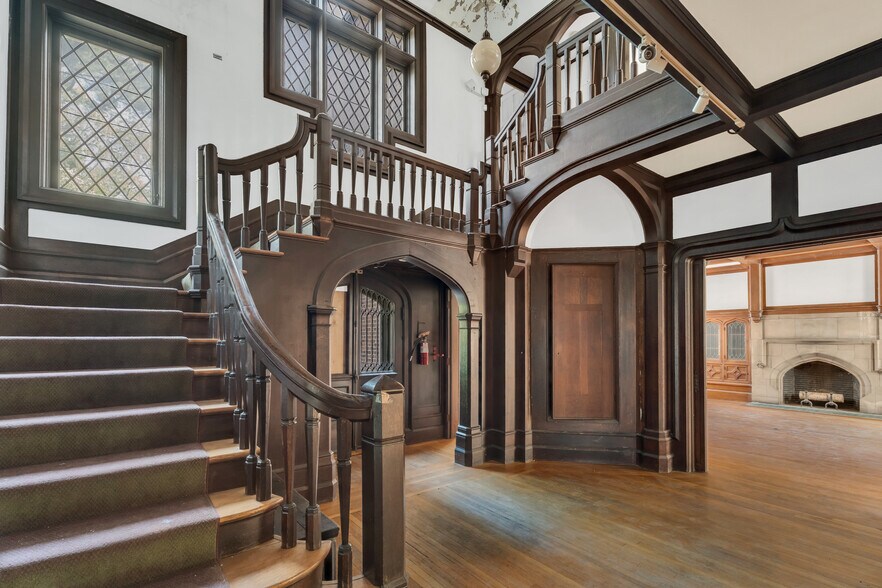 More Photos Of 51 Trumbull St, New Haven Office For Sale