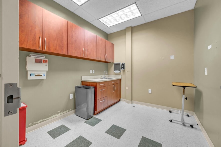 More Photos Of 401 Monroe Tpke, Monroe General Retail For Lease