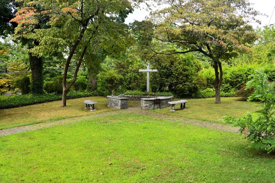More Photos Of 11 Wilmot Rd, New Rochelle Religious Facility For Lease