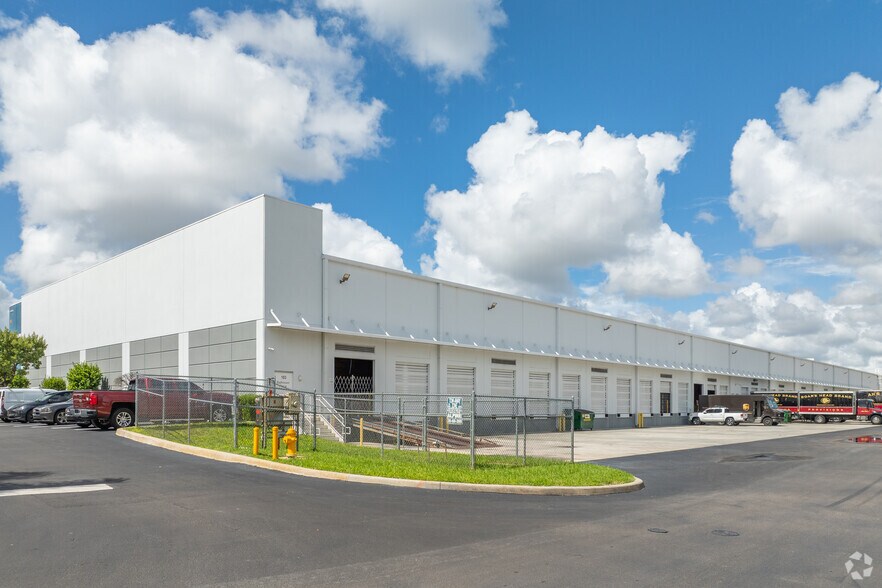 More Photos Of 14501 NW 57th Ave, Hialeah Distribution For Lease
