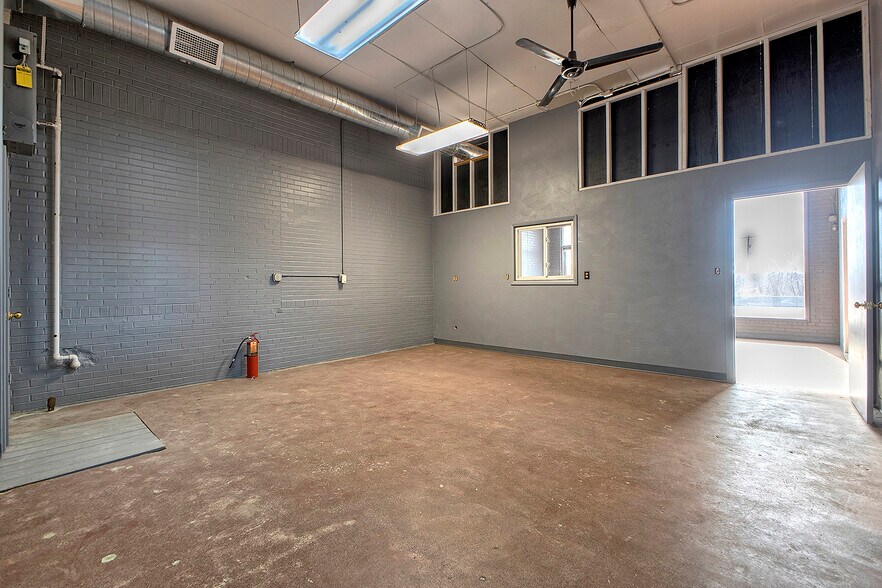 More Photos Of 6781 US-30, Jeannette Flex For Lease