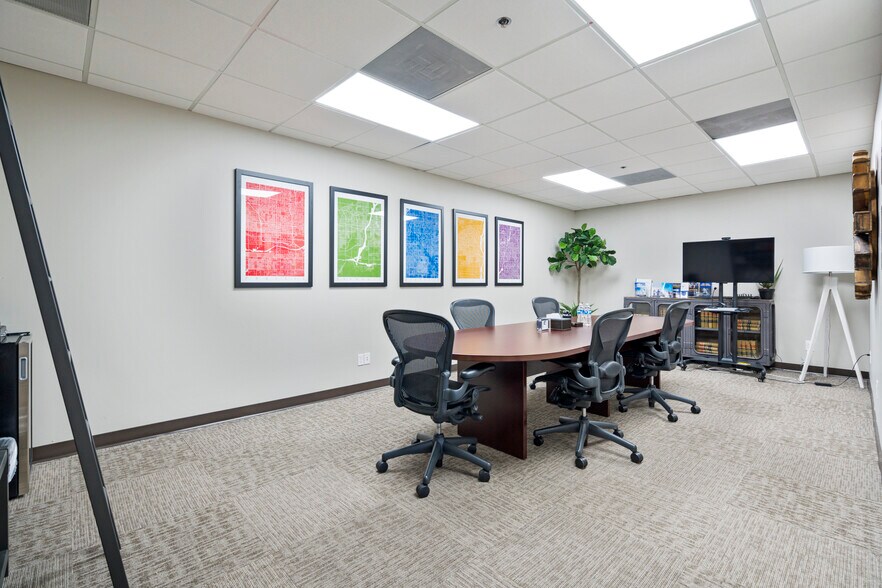 More Photos Of 202 E Earll Dr, Phoenix Medical For Sale