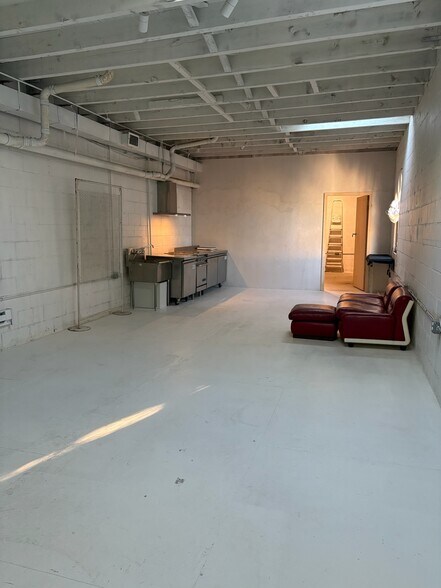 More Photos Of 166A 22nd St, Brooklyn Storefront Retail Office For Lease