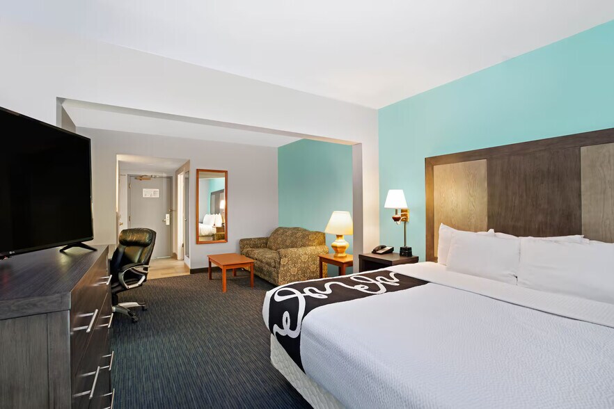 More Photos Of 1201 Avenue H, Carter Lake Hotel For Sale