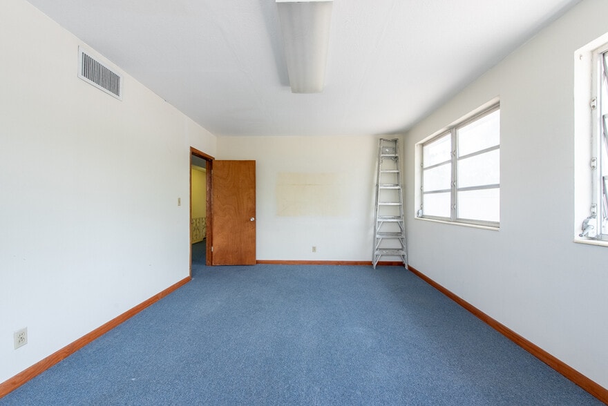 More Photos Of 4608 N Nebraska Ave, Tampa Religious Facility For Sale