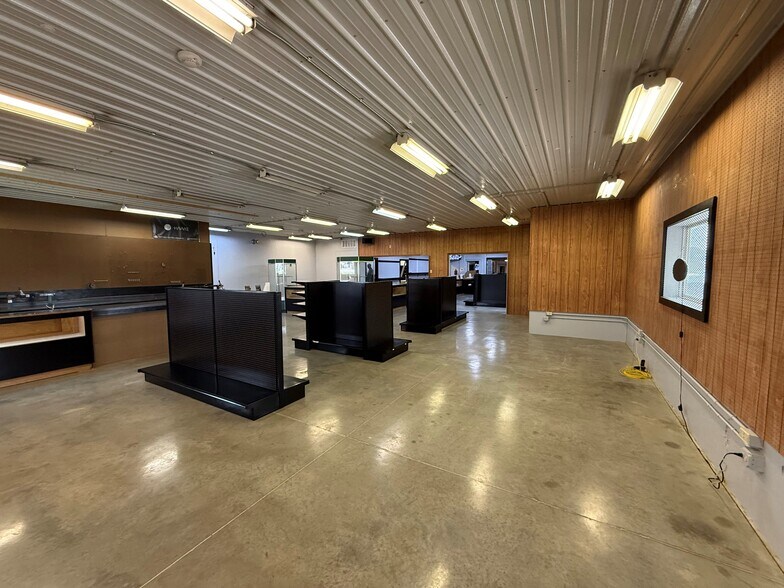 More Photos Of 11750 E State Road 205, Laotto Storefront For Sale
