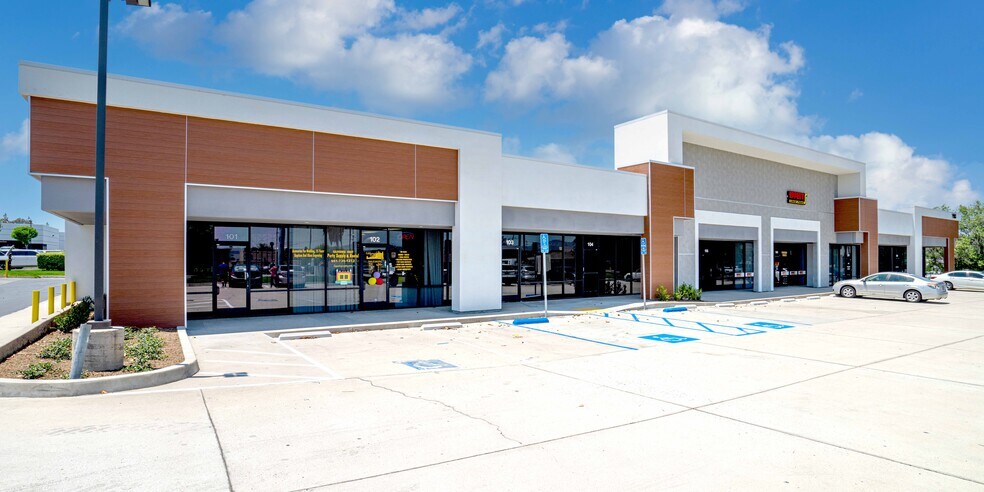 More Photos Of 218 Lincoln Ave, Corona Unknown For Lease