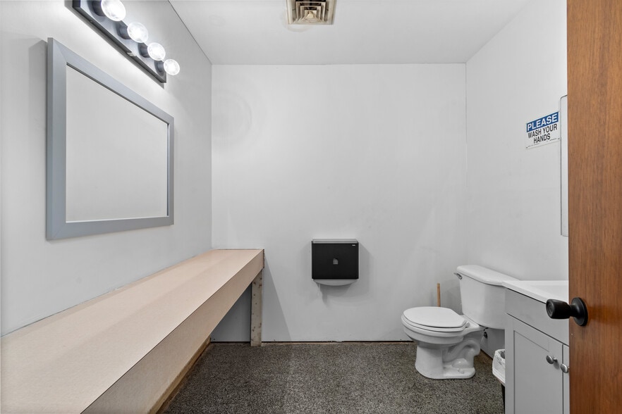 More Photos Of 137 Touby Ct, Mansfield Warehouse For Sale