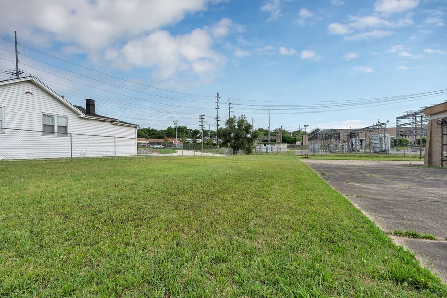 More Photos Of 210 Woodruff St, Madison Specialty For Sale