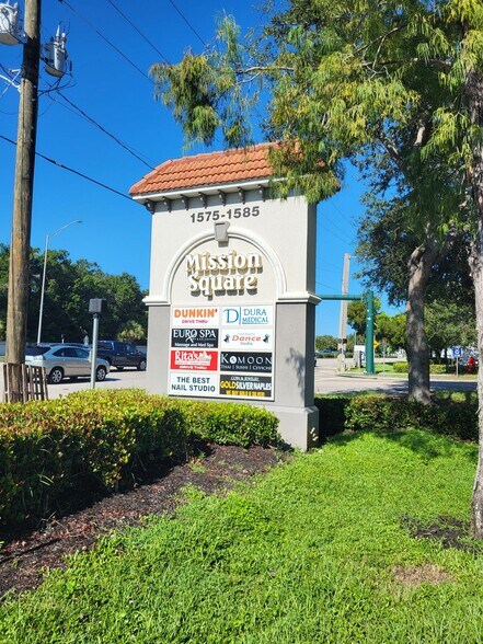 More Photos Of 1575 Pine Ridge Rd, Naples General Retail For Lease