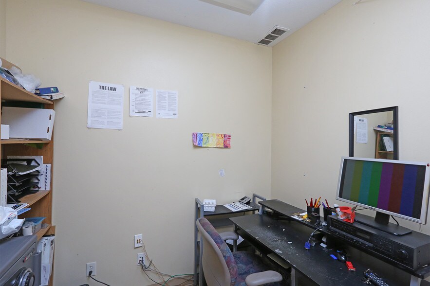 More Photos Of 4300 S 22nd Ave E, Newton Convenience Store For Sale