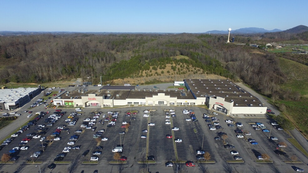 More Photos Of 2655 Teaster Ln, Pigeon Forge Unknown For Lease