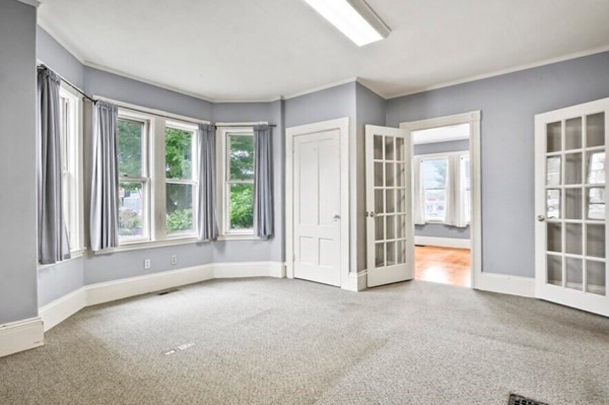 More Photos Of 182 State St, Newburyport Office For Sale