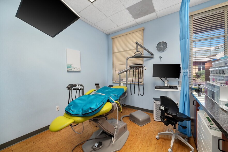 More Photos Of 106 Gateway Center Dr, Paso Robles Office For Lease