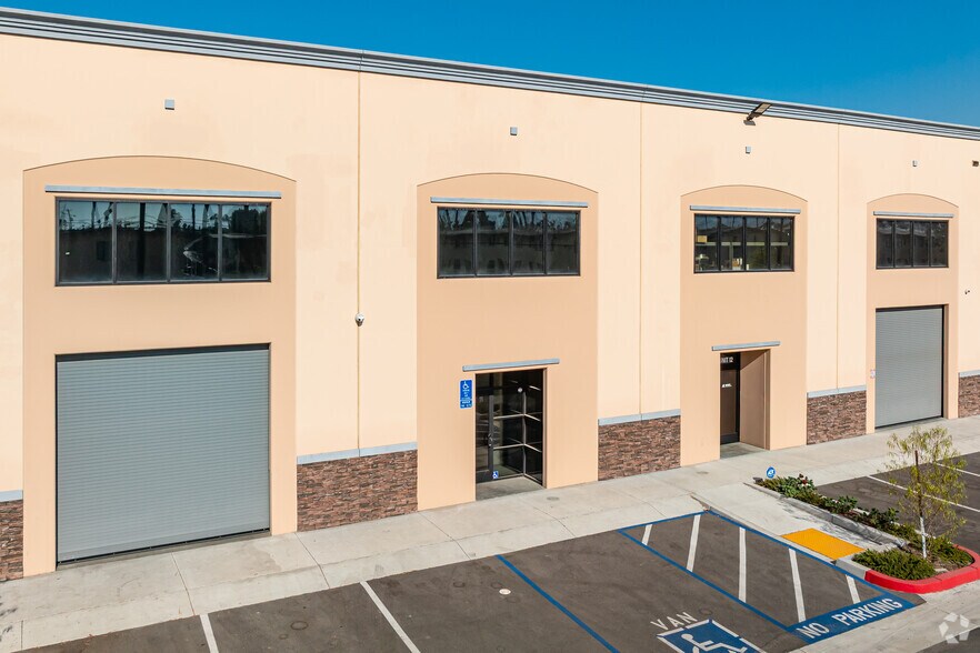 More Photos Of 1611 W San Bernardino Rd, West Covina Distribution For Lease