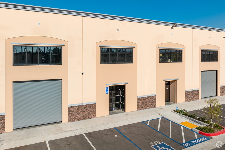 More Photos Of 1623 W San Bernardino Rd, West Covina Distribution For Lease