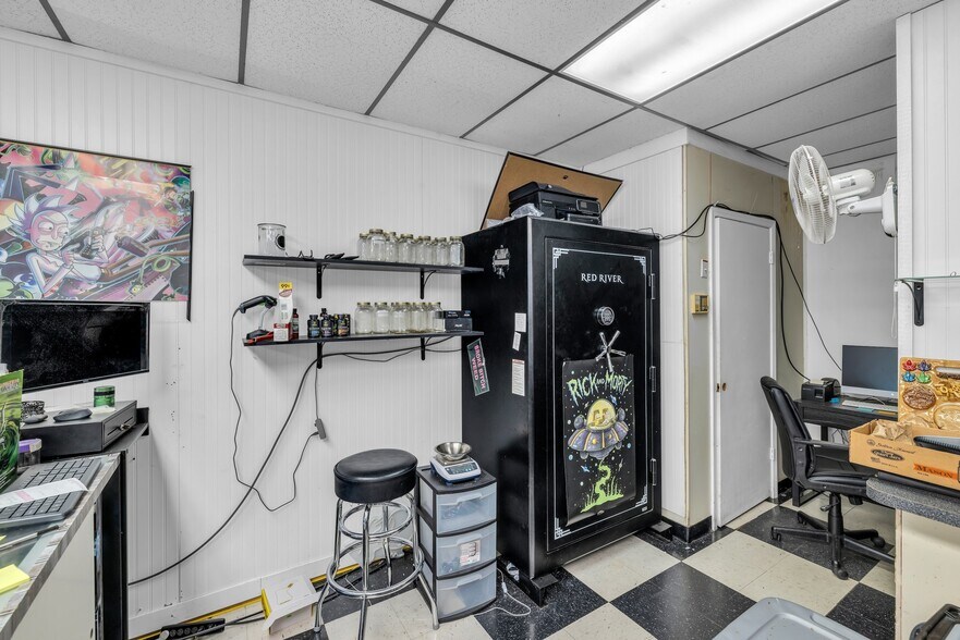More Photos Of 101 S Main Street, Spavinaw Restaurant For Sale