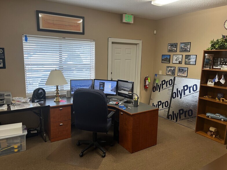 More Photos Of 174-B Semoran Commerce Pl, Apopka Light Manufacturing For Sale