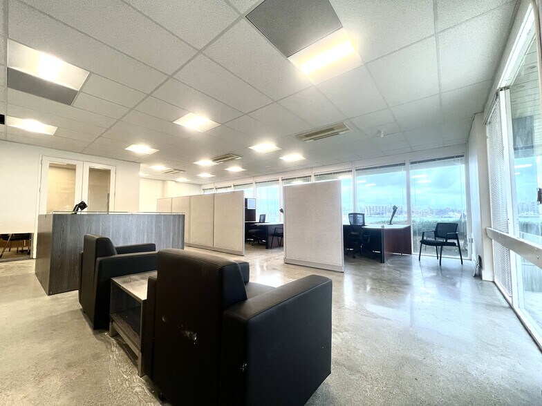 More Photos Of 11 Embarcadero West, Oakland Office For Lease