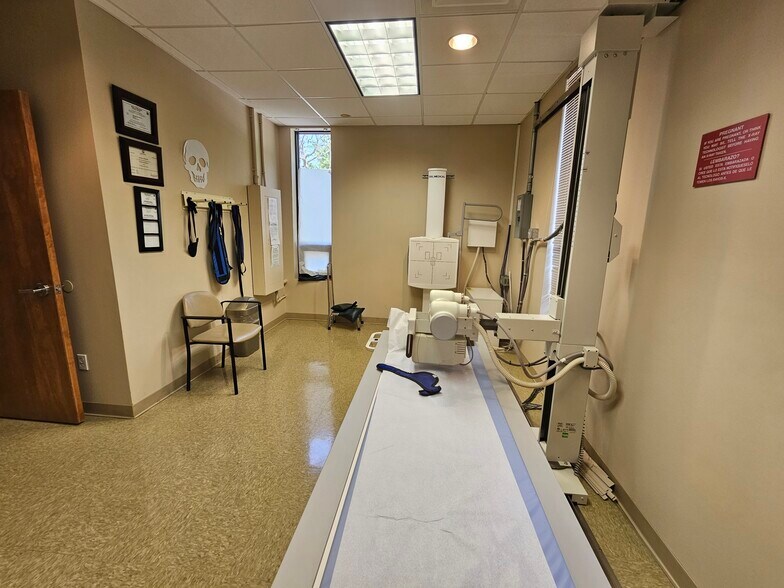 More Photos Of 400 Montauk Hwy, West Islip Medical For Lease