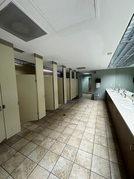 More Photos Of 1628 Browning Rd, Columbia Loft Creative Space For Lease