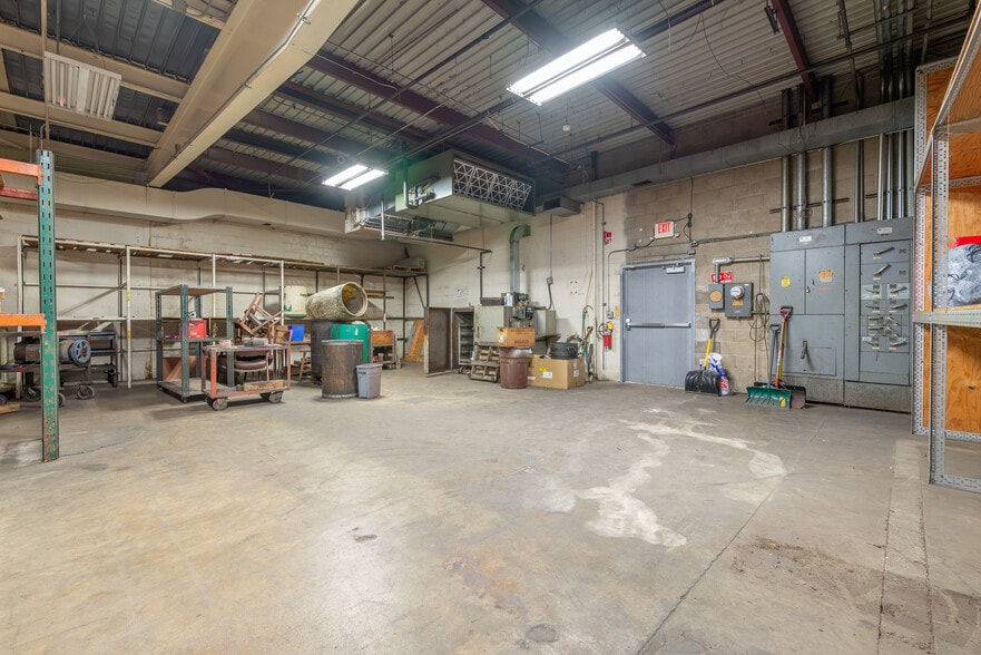More Photos Of 1650 S Galena Ave, Freeport Industrial For Sale