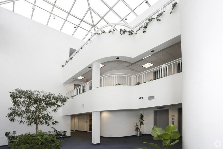 More Photos Of 16-00 State Route 208, Fair Lawn Office For Lease