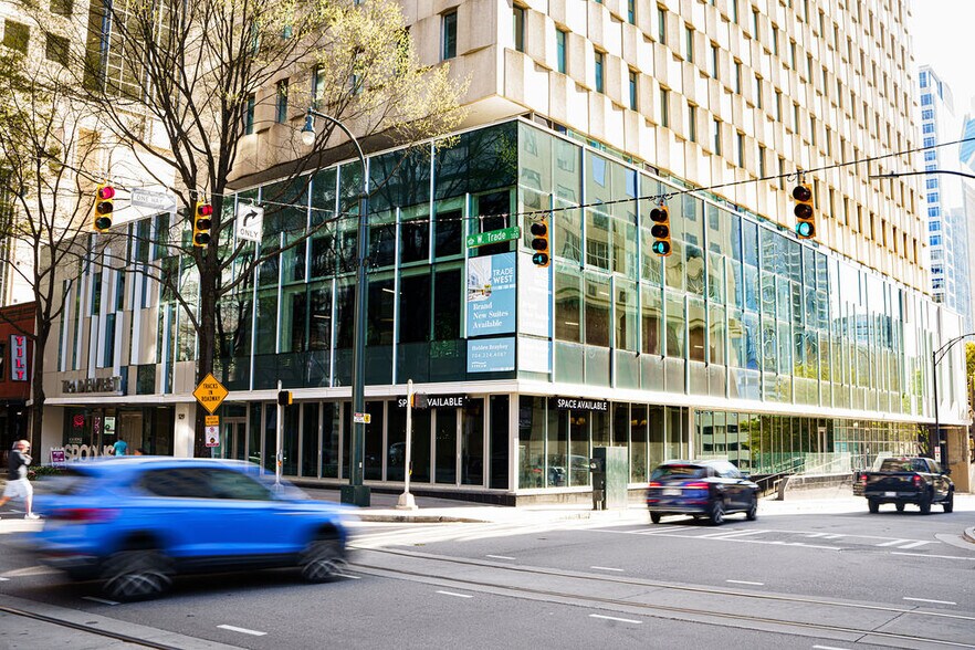 More Photos Of 129 W trade St, Charlotte Office For Lease