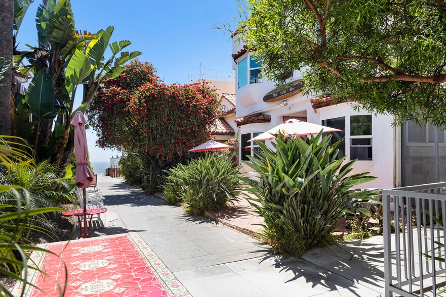 More Photos Of 35 Arcadia Ter, Santa Monica Apartments For Sale