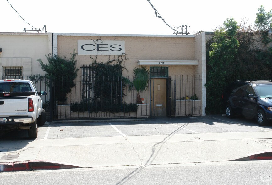 Primary Photo Of 14736 Arminta St, Panorama City Warehouse For Sale