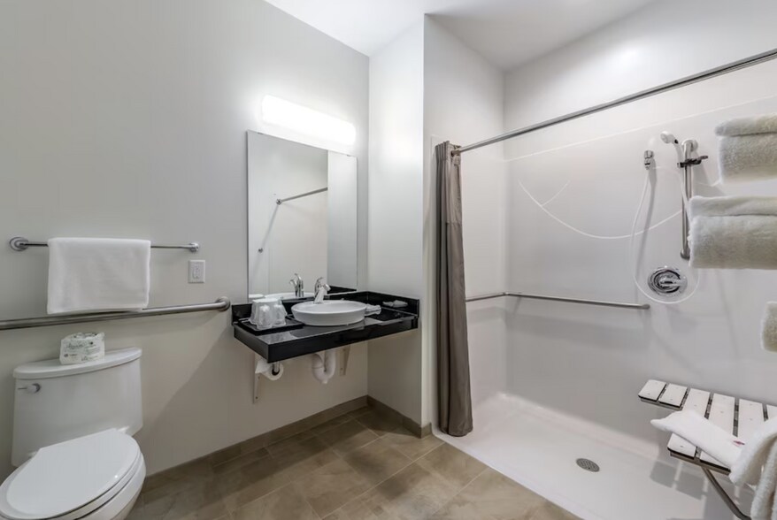 More Photos Of 1731 Premier Dr, Mankato Hotel For Sale