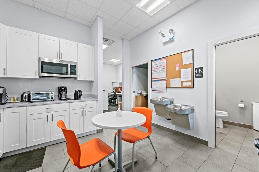 More Photos Of 2754 W Fullerton Ave, Chicago Freestanding For Lease