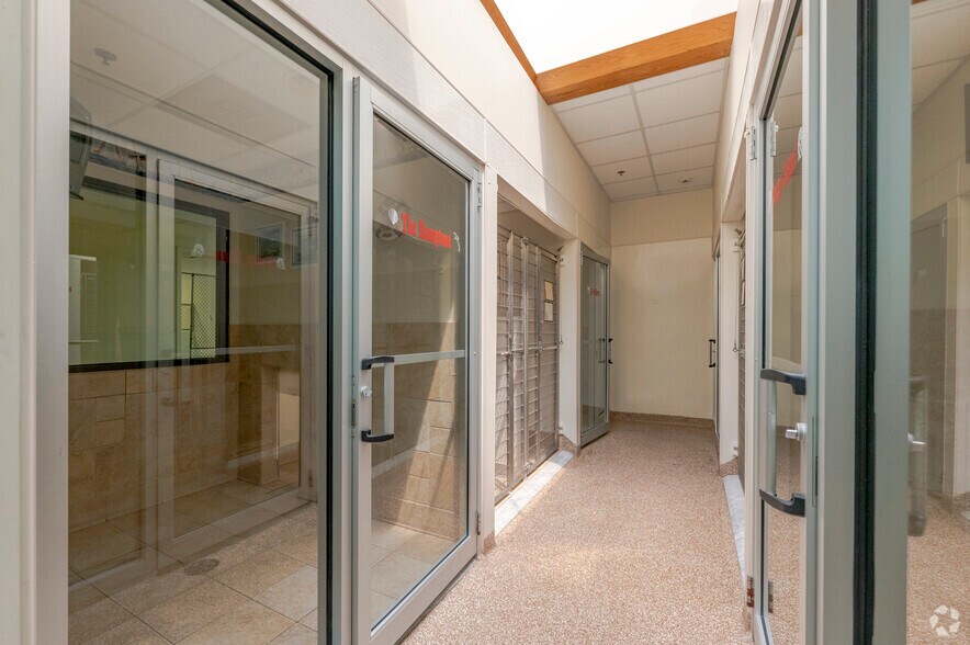 More Photos Of 1 Brockway Pl, White Plains Veterinarian Kennel For Lease