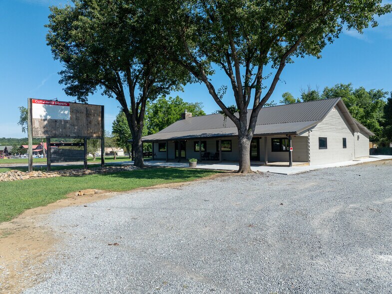 More Photos Of 8123 E Lamar Alexander Pky, Townsend Restaurant For Sale