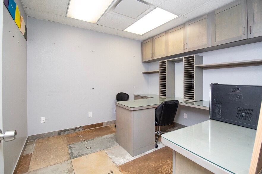 More Photos Of 1401 Guatemozin St, Laredo Warehouse For Sale